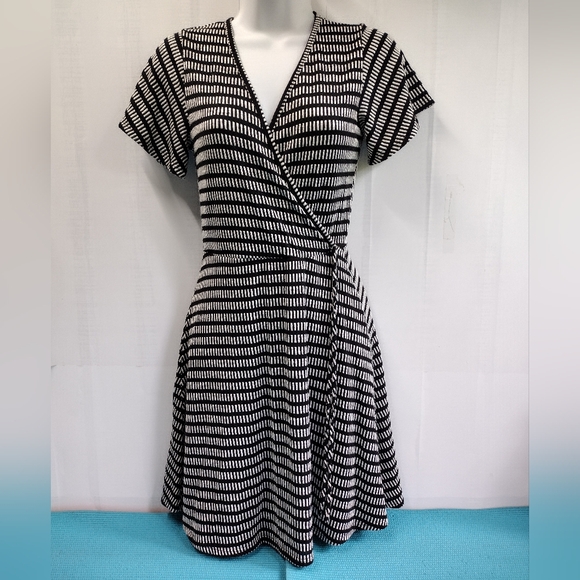 Caution to The Wind Women's Dress Striped A-line Black White Size S - Picture 1 of 8